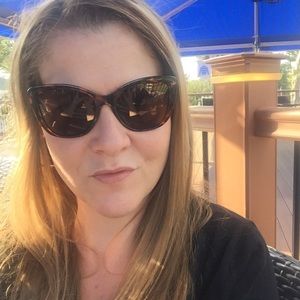 Meet your Posher, Roxanne